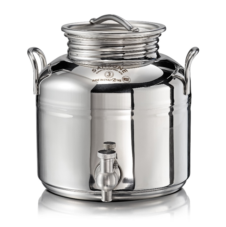 Organic volcanic olive oil in 3 liter drum